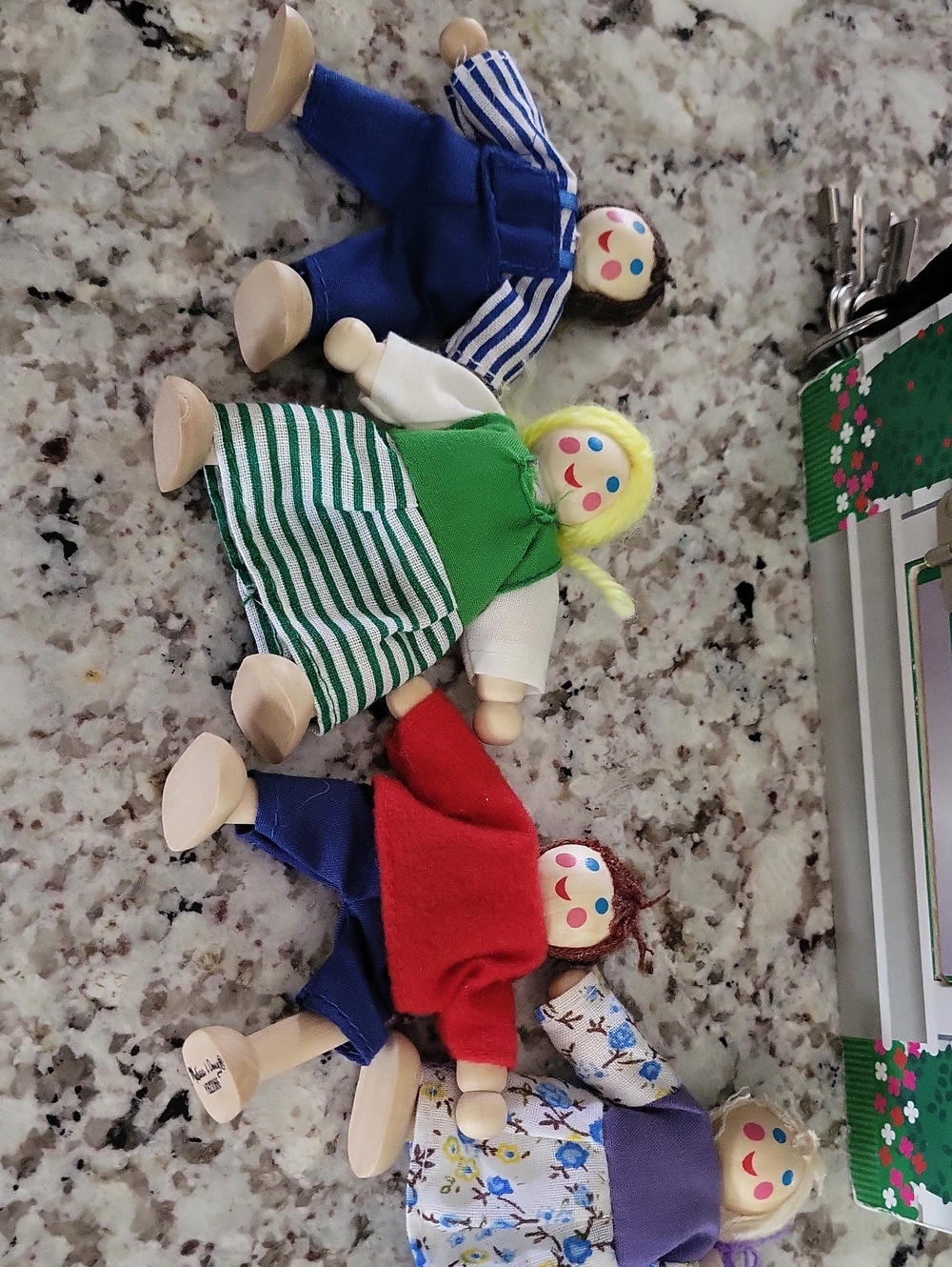 NWOT Melissa & Doug Green Doorbell House Playset with 4 Wooden Dolls & Keys - Picture 2 of 6